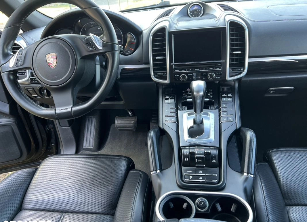 Porsche Cayenne cena 95500 przebieg: 269000, rok produkcji 2012 z Puławy małe 497